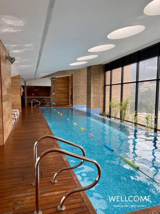 Equilibrium Modern Loft With Balcony Pool & Jacuzzi